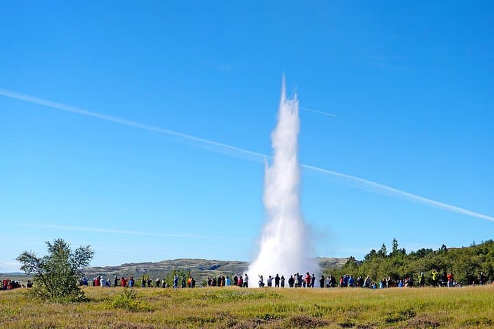 Golden Circle, Tomato Farm Lunch & Sky Lagoon Small-Group Tour