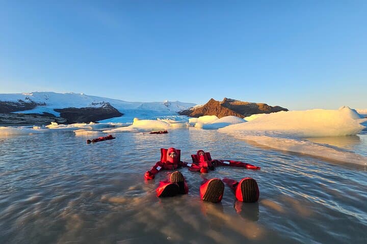 Floating around Fjallsárlón glacier lagoon