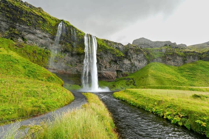 Reykjavik: Private South Coast Waterfalls, Beach and Glacier Tour