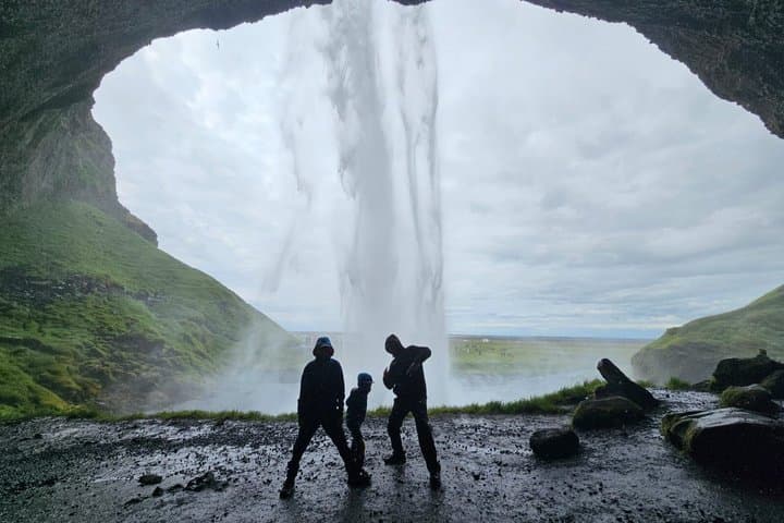 Reykjavik: Private South Coast Waterfalls, Beach and Glacier Tour