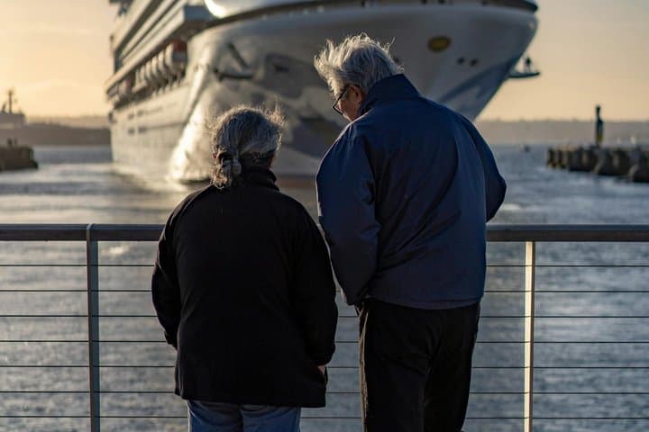 Keflavik Area Hotels and Reykjavik Cruise Port: Private Transfer