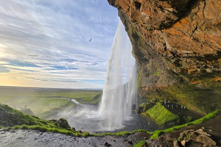 Reykjavik: Glacier Lagoon, Diamond Beach & South Coast Day Tour
