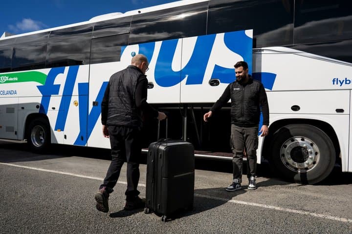 Airport Transfer: Reykjavik Center to Keflavik Airport in Iceland