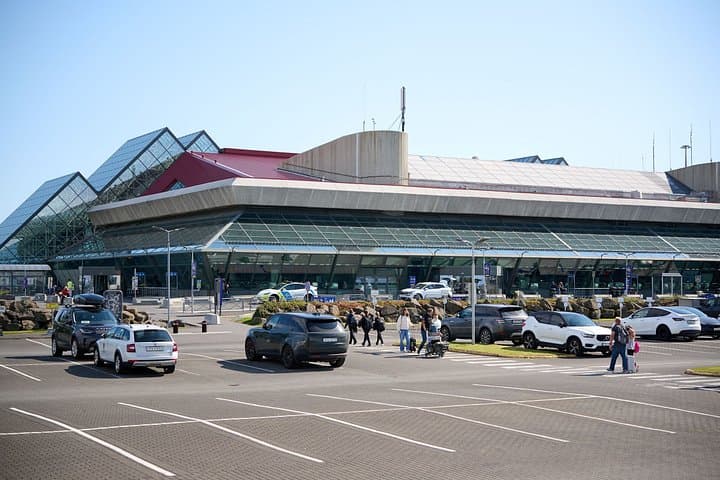 Private Reykjavik to KEF Airport Transfer with Blue Lagoon Stop