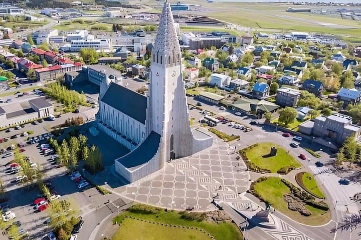 Private Reykjavik to KEF Airport Transfer with Blue Lagoon Stop