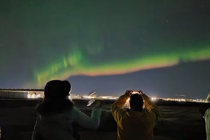 Private Guided Aurora Borealis Experience with Hot Chocolate