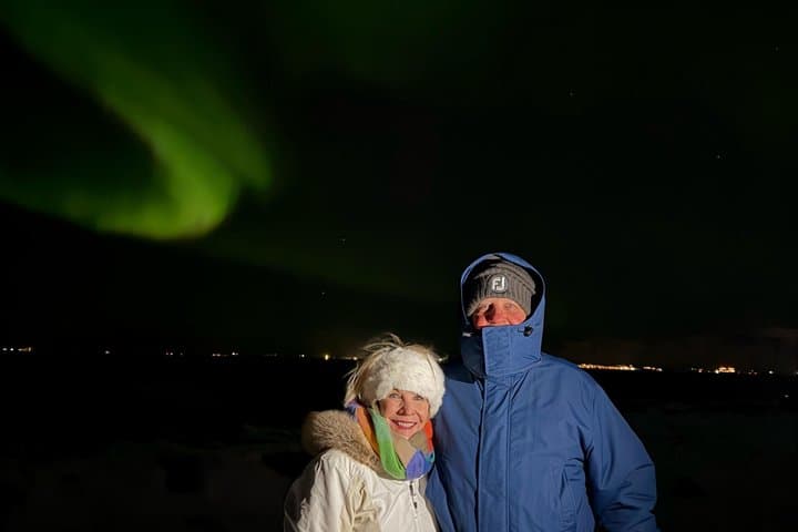 Reykjavik Small Group Northern Lights Hunt and Cocoa with Photos