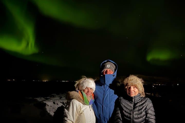 Reykjavik Small Group Northern Lights Hunt and Cocoa with Photos