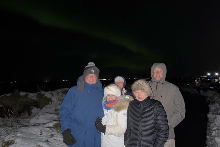 Reykjavik Small Group Northern Lights Hunt and Cocoa with Photos